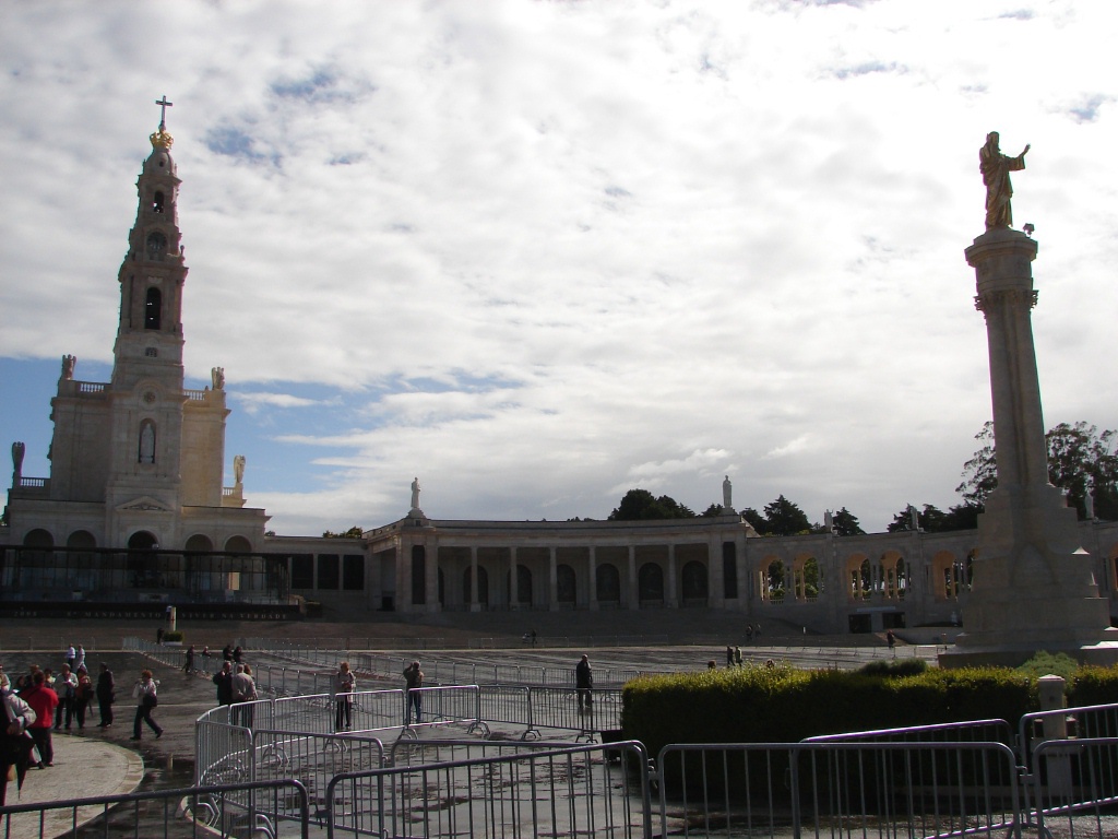 The square is very large for worship.jpg